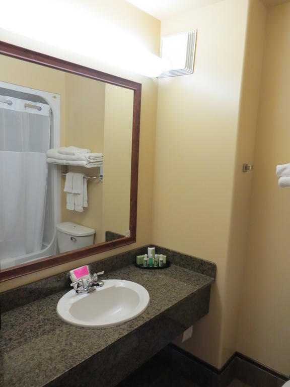 Stoughton Poplar Tree Inn חדר תמונה